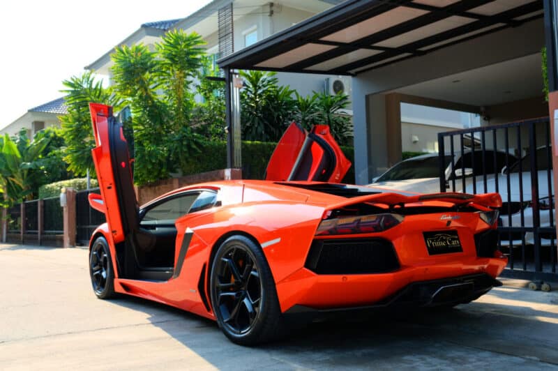 Lamborghini Aventador เปิดประตู