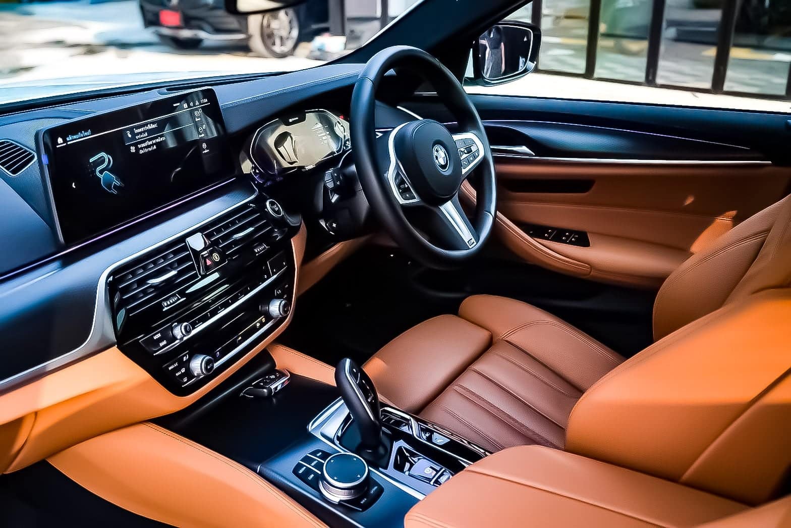 ที่นั่งคนขับของ BMW 530e M Sport G30 LCI