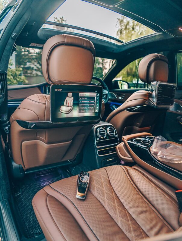 เบาะนั่ง Exclusive Lounge ของ Mercedes-Benz S Class 2021 เช่าขับเอง