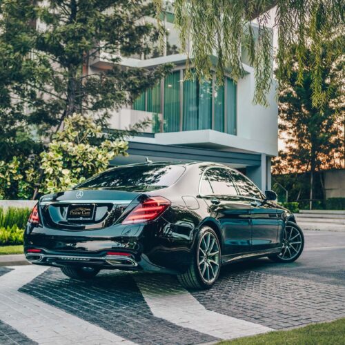 ด้านหลังของ Mercedes-Benz S Class 2021 เช่าขับเอง