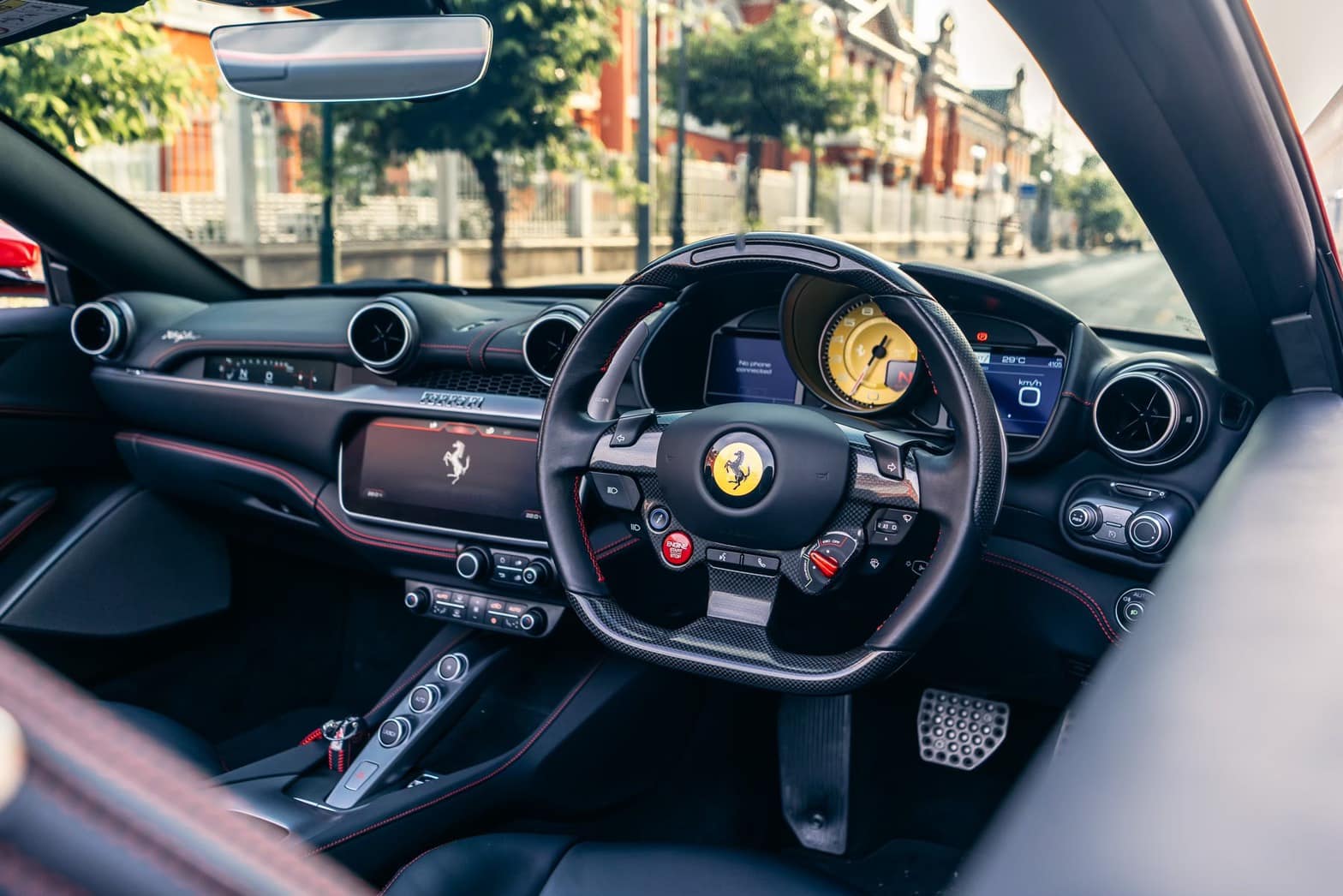 ภายในของ Ferrari Portofino