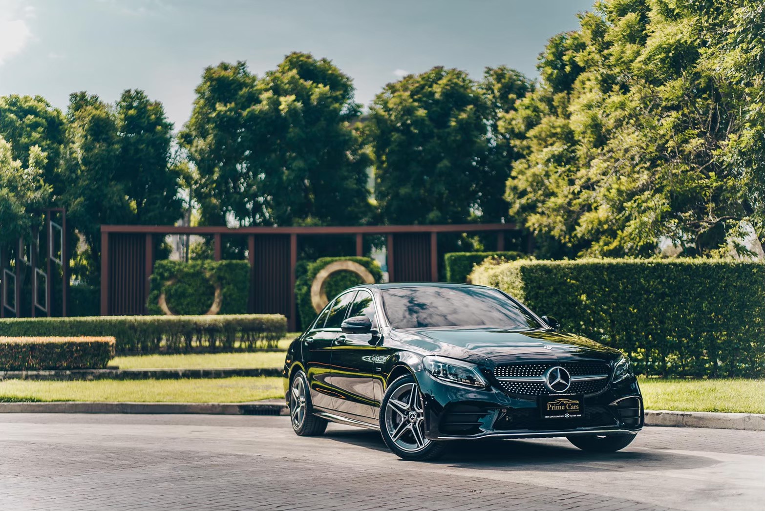 รถยนต์ไฟฟ้า Mercedes-Benz C300e AMG Dynamic