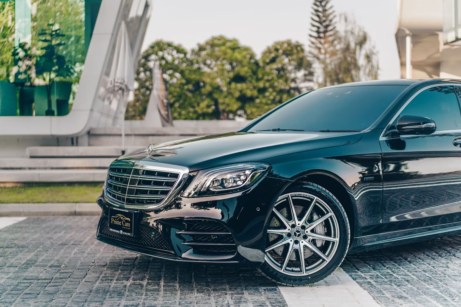 รถยนต์ไฟฟ้า Mercedes-Benz S560e Front รถยนต์ไฟฟ้า Mercedes-Benz S560e Front