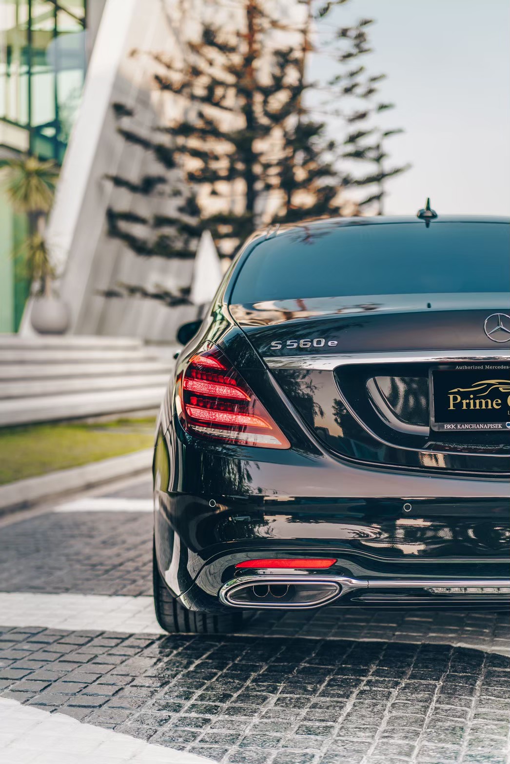 Mercedes-Benz S-Class 560e AMG Premium