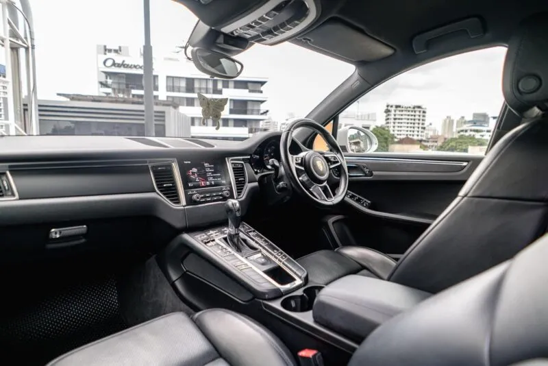 ภายในของ Porsche Macan 2020