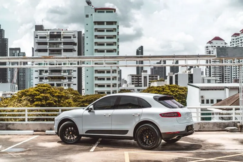 ด้านข้างของ Porsche Macan