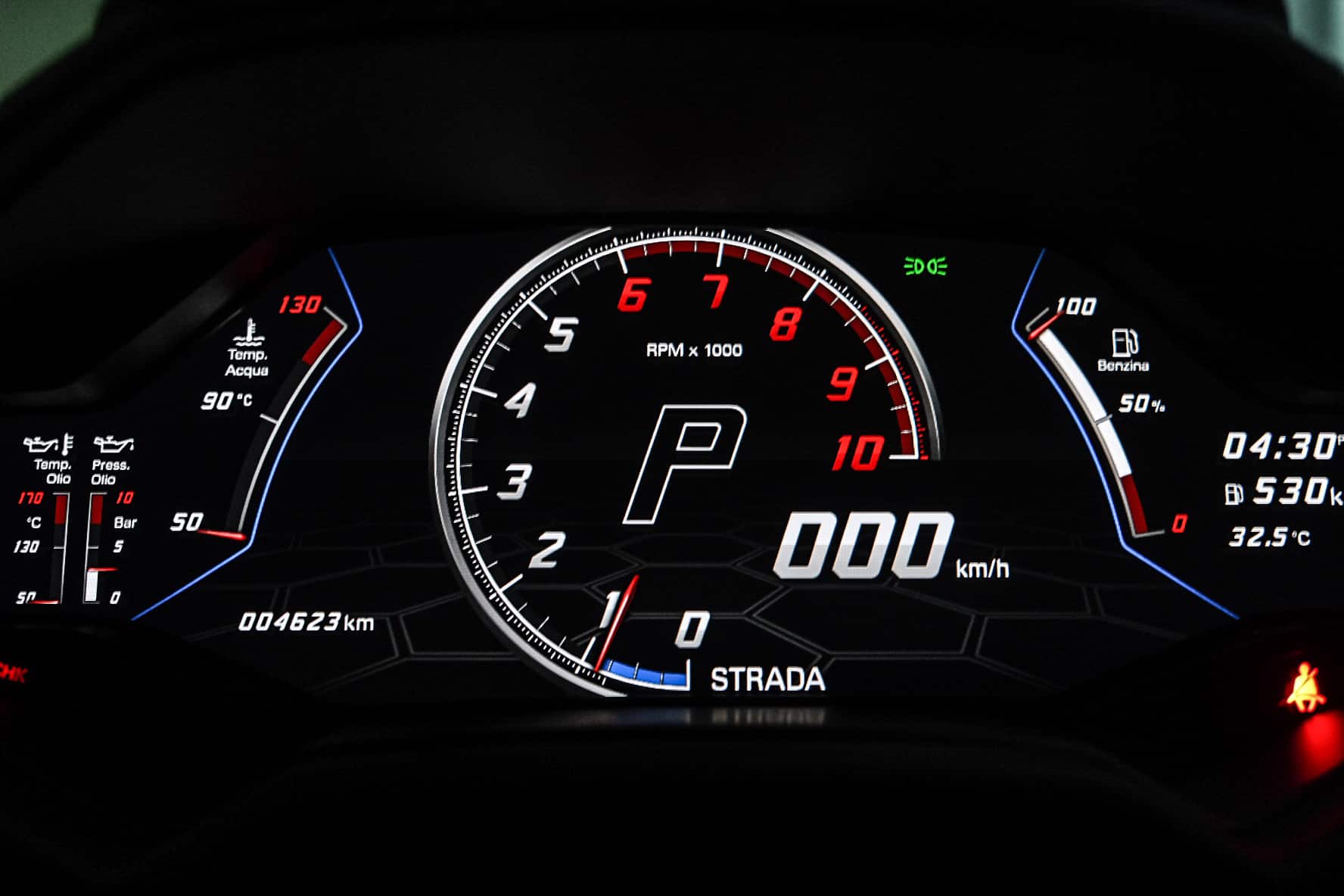 หน้าปัทม์ของ Lamborghini Huracan EVO Strada Mode
