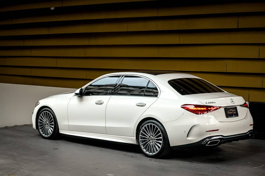 เส้นสายด้านข้างของ Mercedes-Benz C Class W206