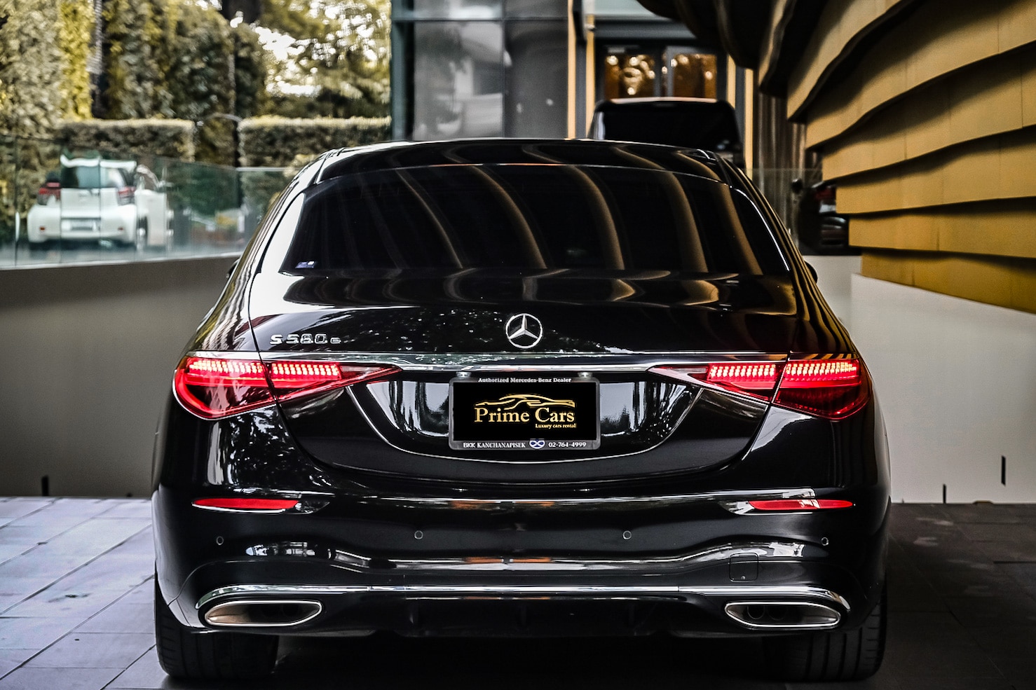 ด้านหลังของ Mercedes Benz S 580e AMG Premium W223