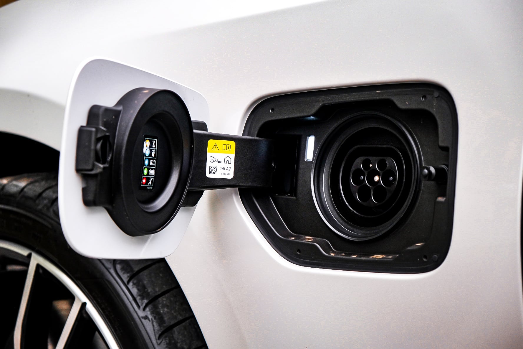 ที่เสียบช่องชาร์จ Plugin Hybrid ของ BMW 330e LCI