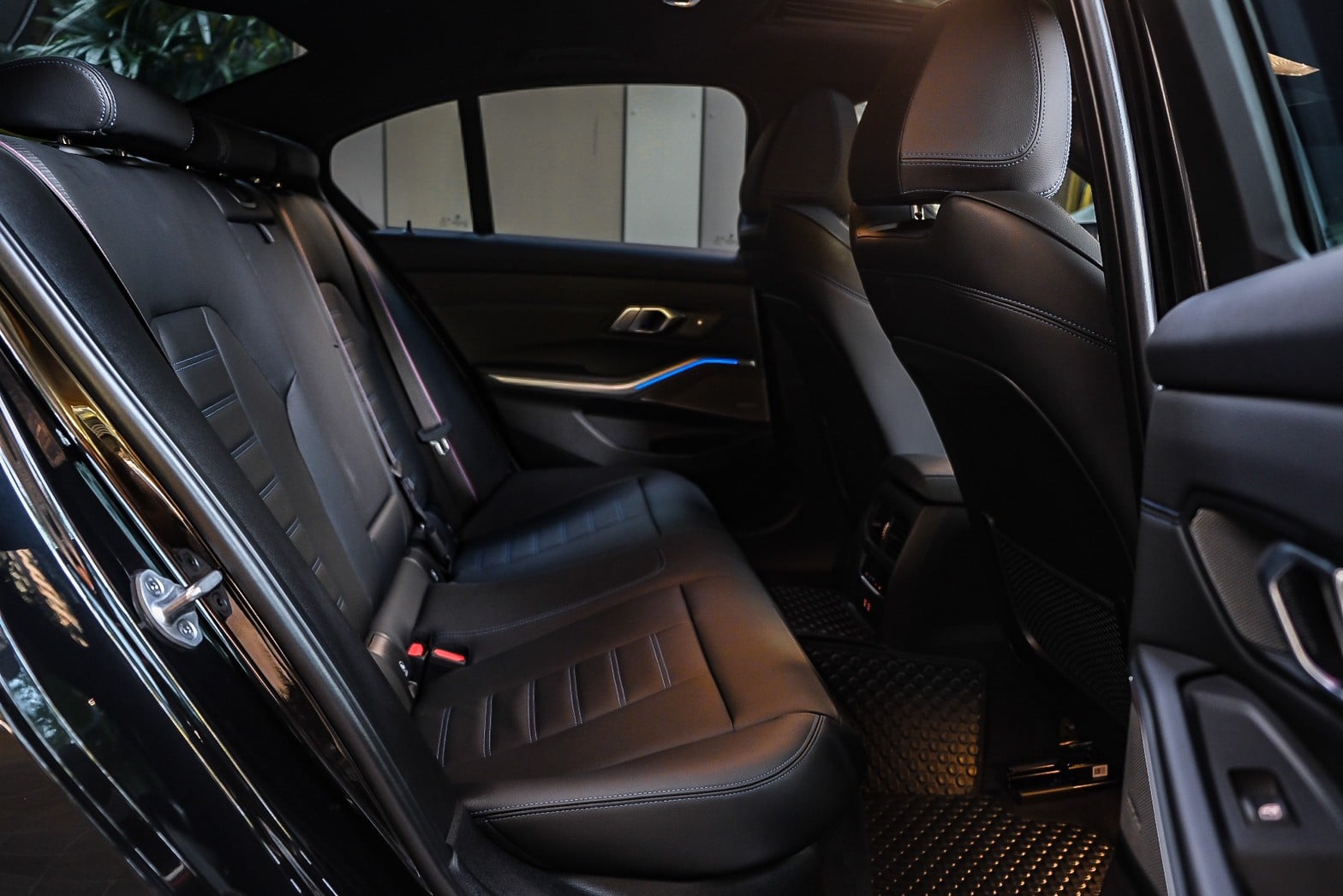 เบาะหลังของ BMW M340i xDrive G20