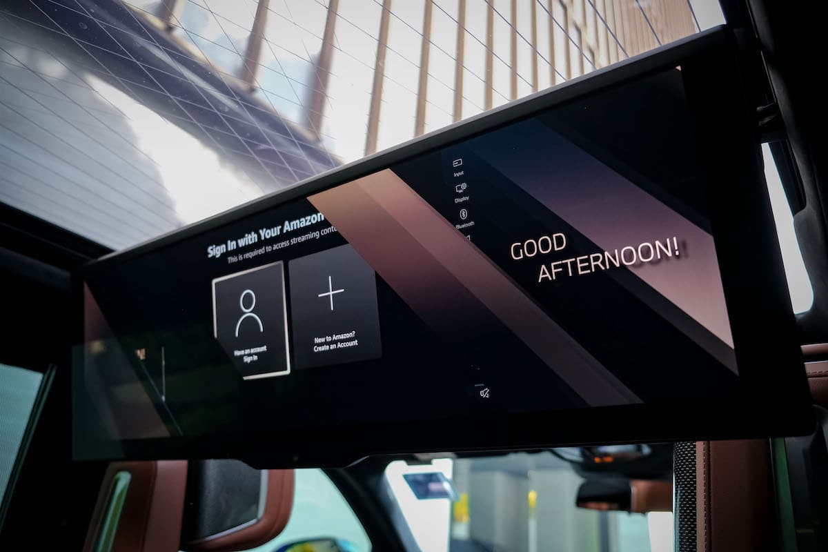 หน้าจอ Theatre Screen ขนาด 31.3 นิ้ว ที่ห้องโดยสารด้านหลังของ BMW i7