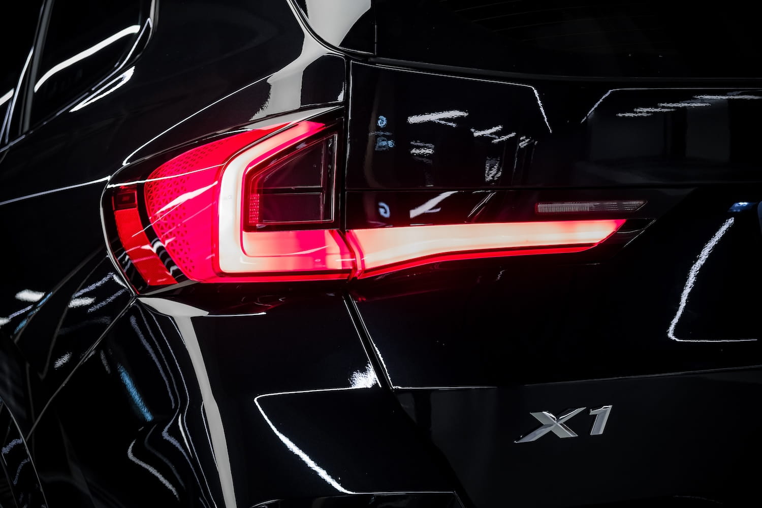 BMW X1 รุ่นใหม่ให้เช่า มีที่ Prime Cars Rental เท่านั้น