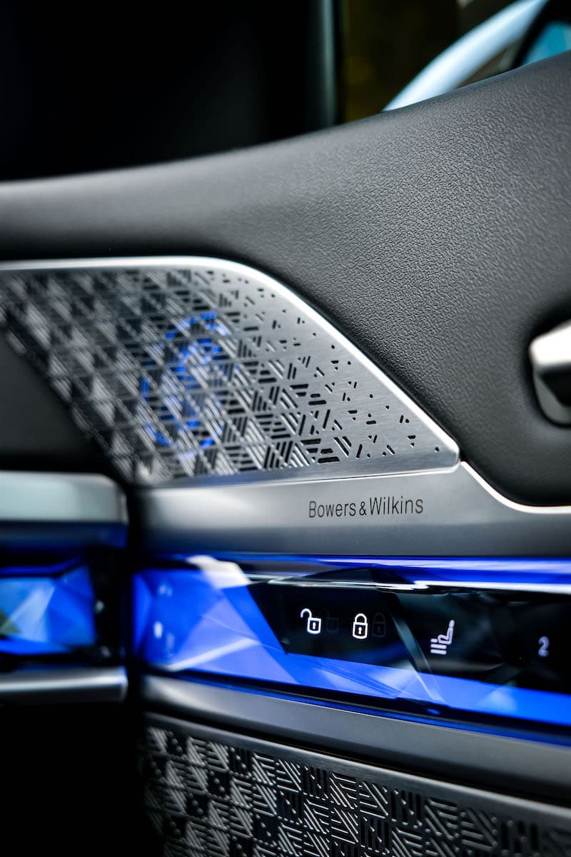 เครื่องเสียง Bowers & Wilkins Diamond พร้อมลำโพง 39 ตำแหน่ง ของ BMW i7 2024