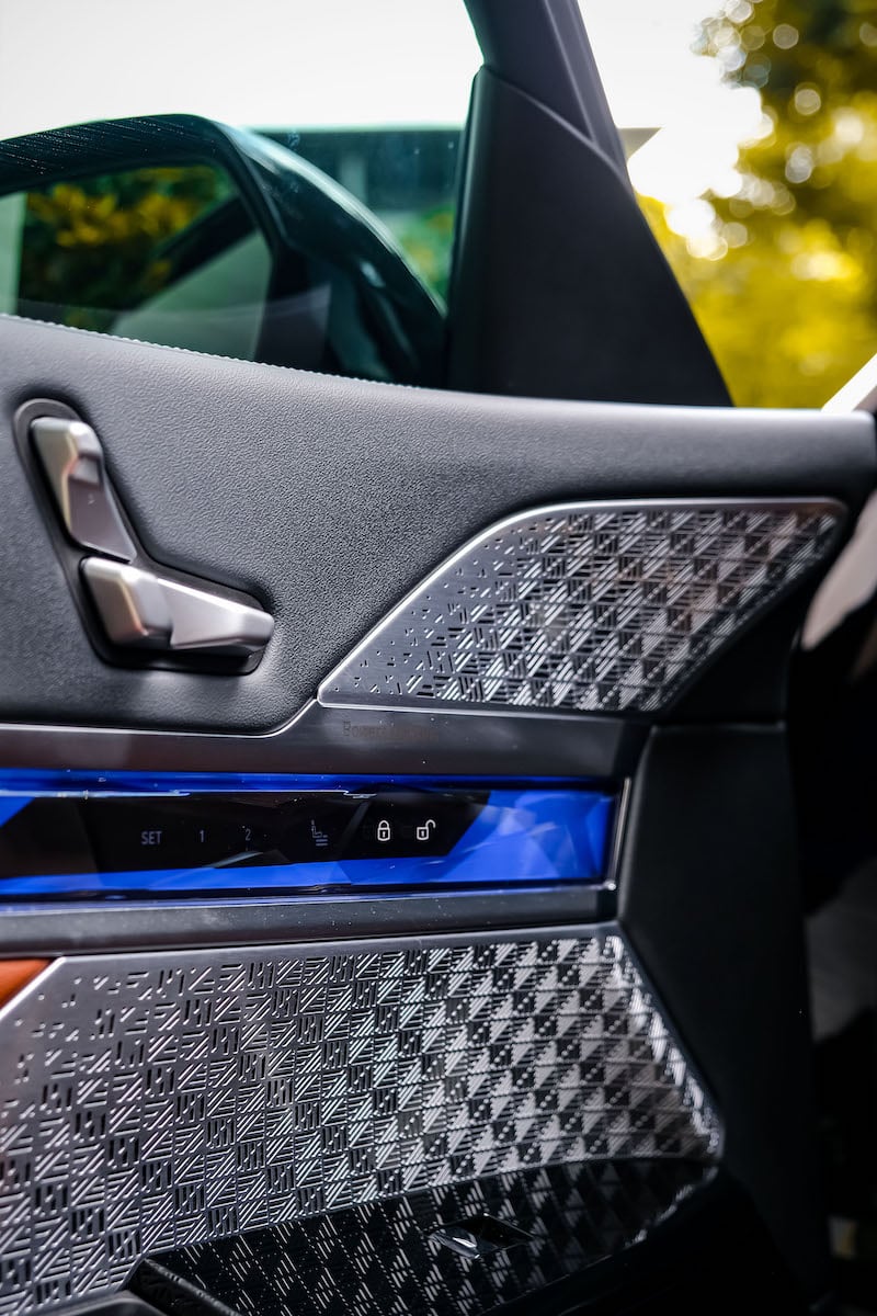 เครื่องเสียง Bowers & Wilkins Diamond พร้อมลำโพง 39 ตำแหน่ง ของ BMW i7 2024