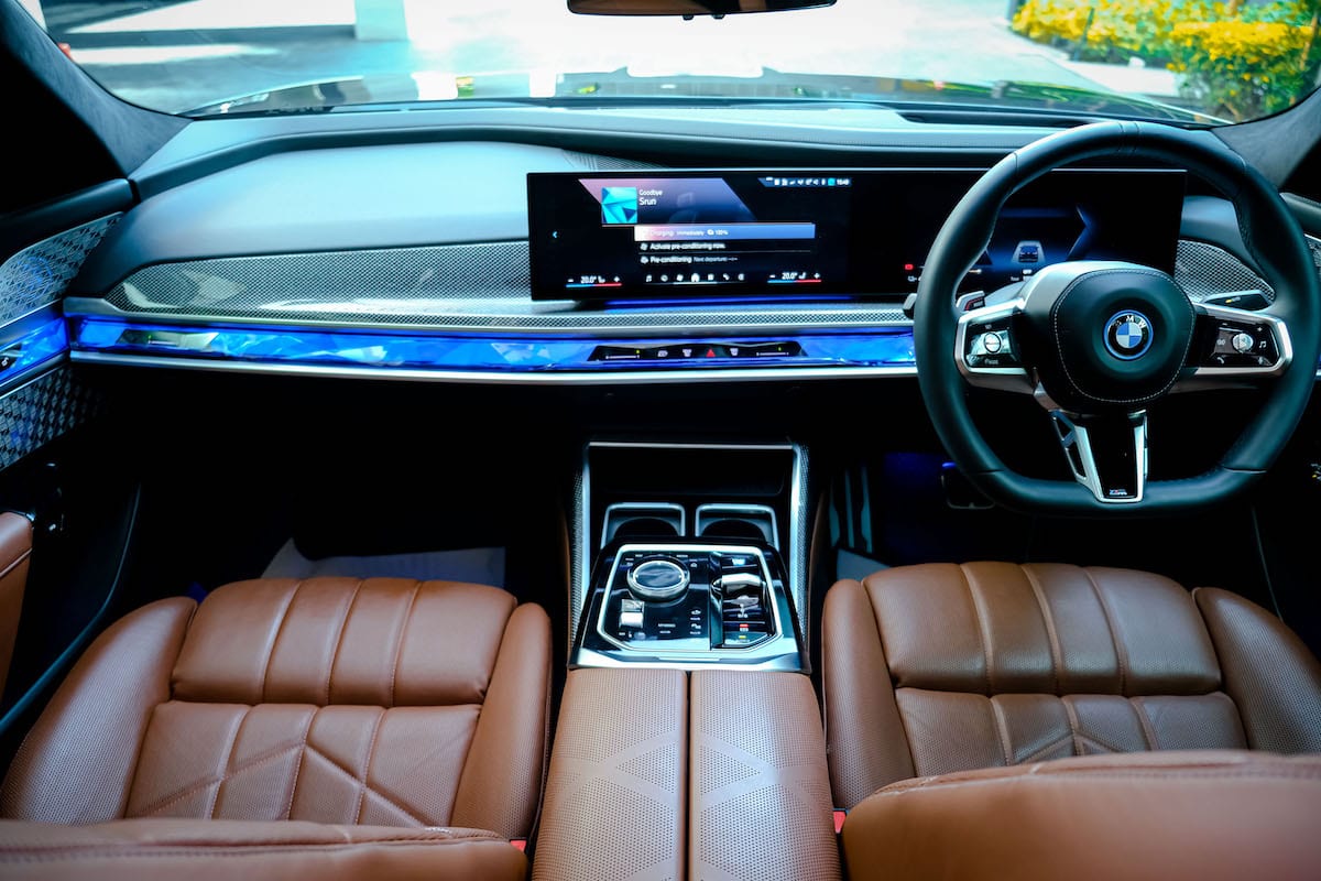 ภายใน Cockpit ของ BMW i7