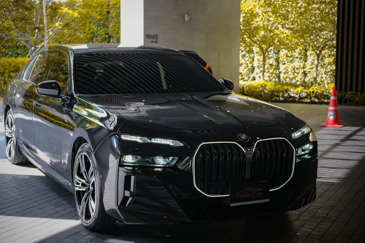 หน้ากระจังพร้อมไฟ LED ของ BMW i7 xDrive 60 M Sport G70