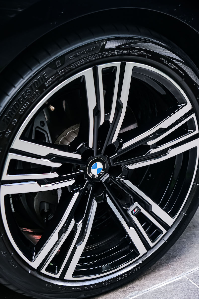 ล้ออัลลอย M น้ำหนักเบา ขนาด 21 นิ้ว ของ BMW i7