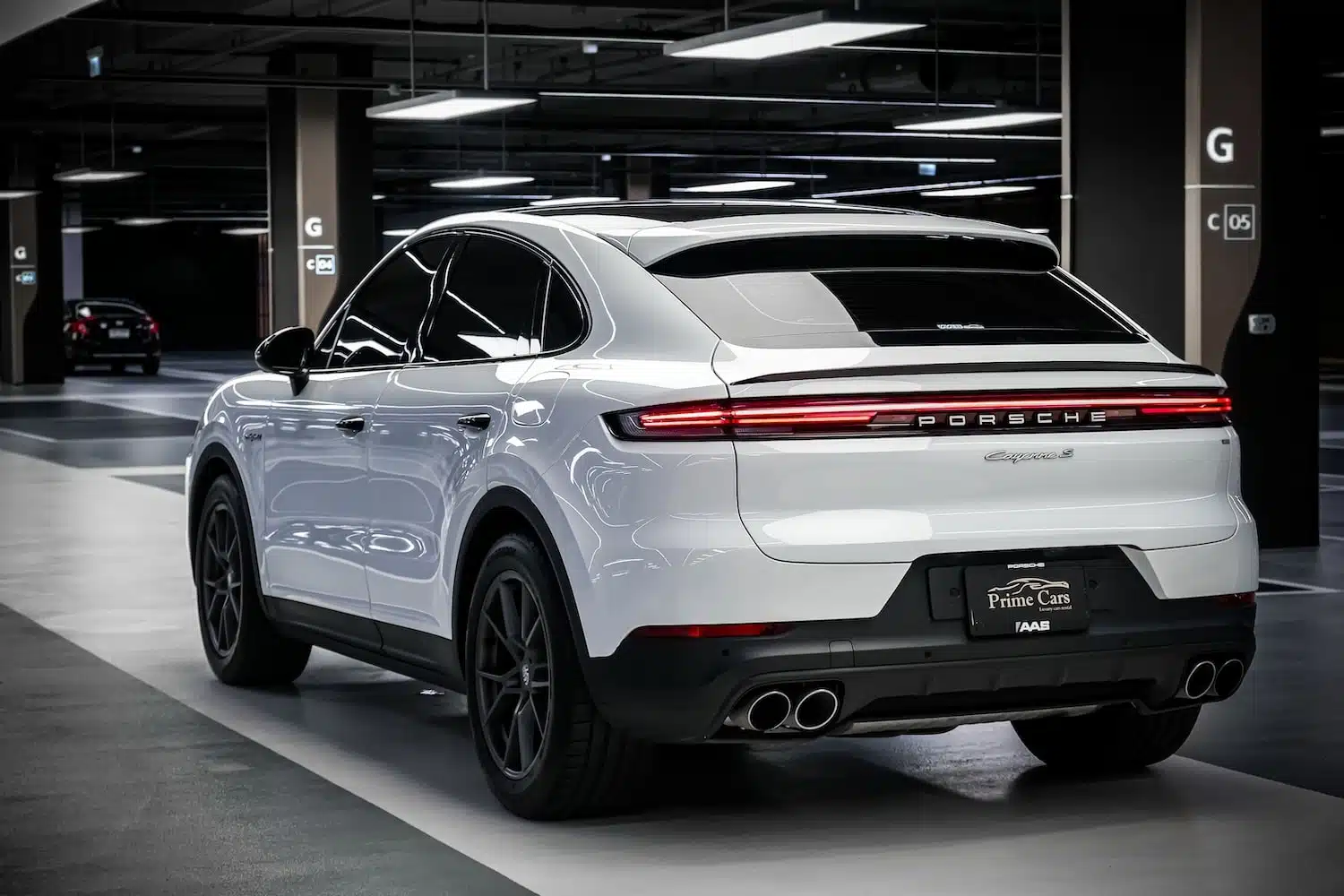 ด้านท้ายของ Porsche Cayenne S e-Hybrid Coupe ปี 2025