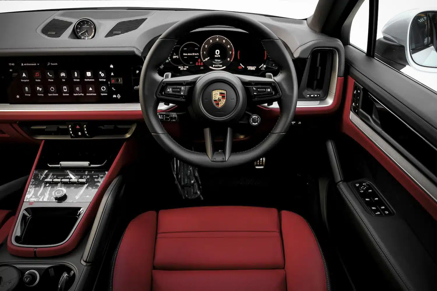 Cockpit คนขับของ Porsche Cayenne 2025