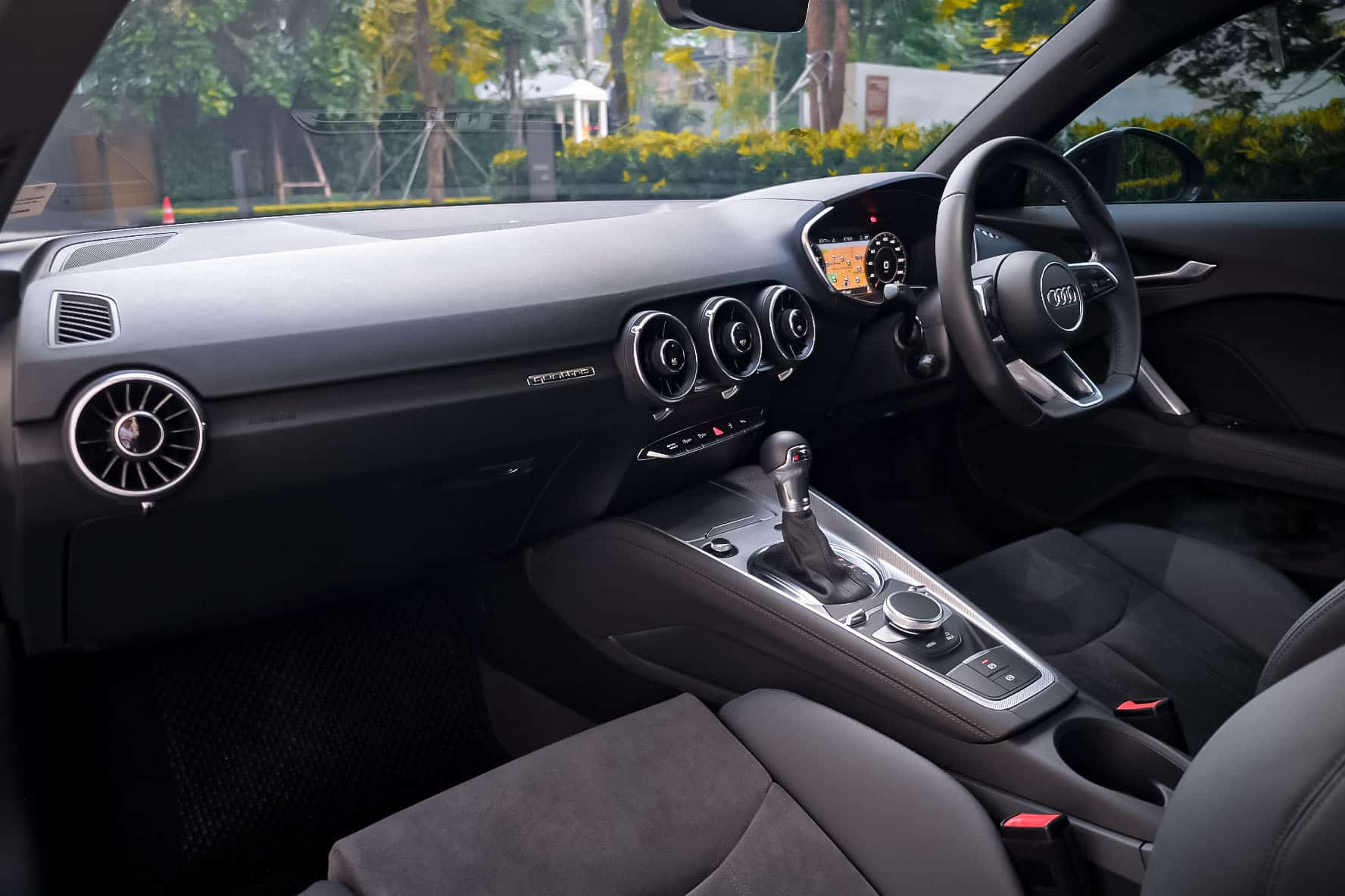 ภายในฝั่งผู้โดยสารของ Audi TT 2024