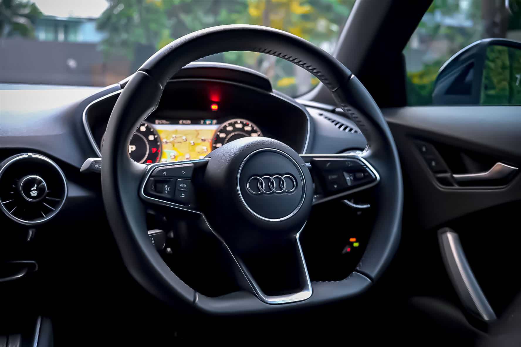 พวงมาลัย Multi Function ของออดี้ ทีที รุ่นใหม่