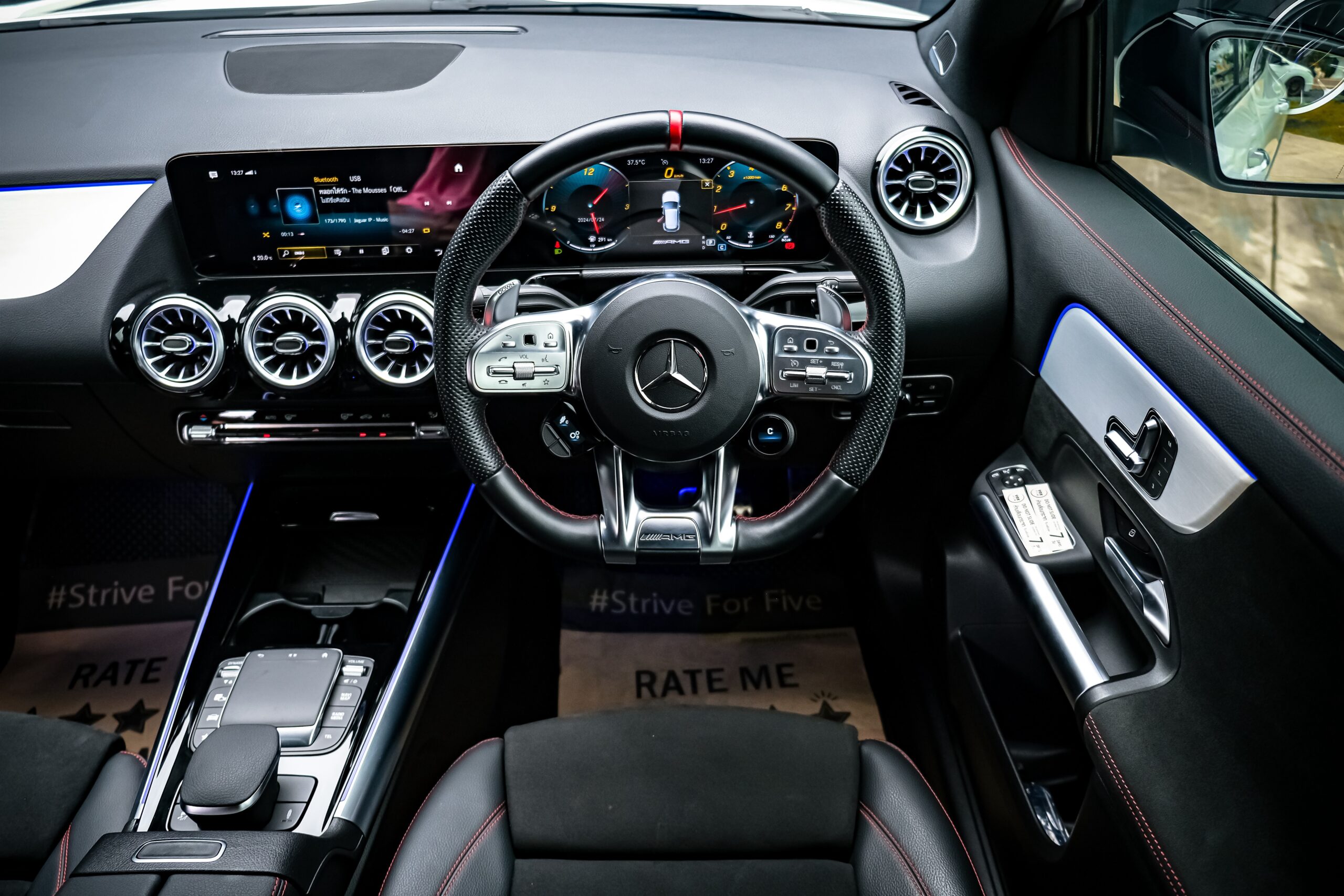 พวงมาลัยและมุมมองของคนขับ Mercedes AMG GLA35 2024