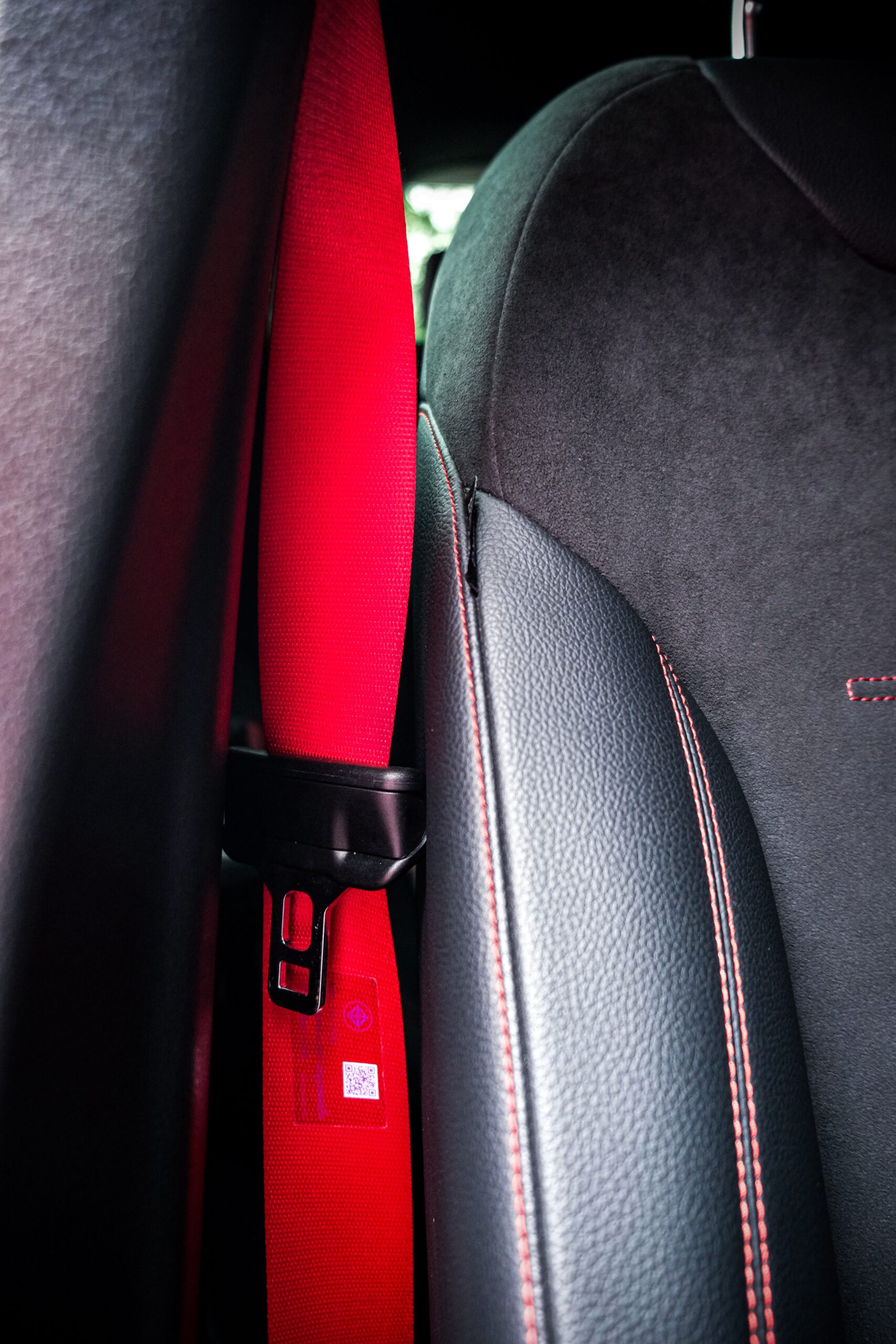 สายเข็มขัดนิรภัยสีแดงของรถ AMG