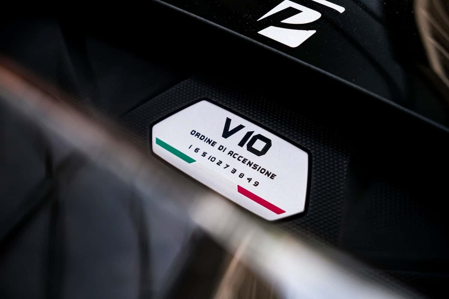 เครื่องยนต์ 5.2 ลิตร V10 แบบไร้ระบบอัดอากาศของ Lamborghini Huracan