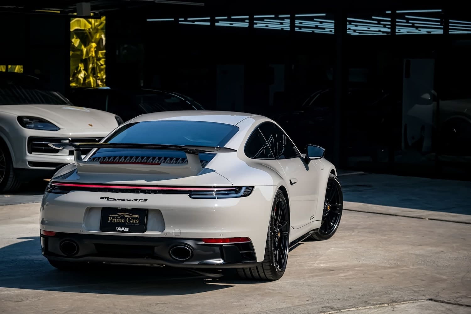 ด้านท้ายของ ปอร์เช่ 911 GTS รุ่นใหม่ปี 2025