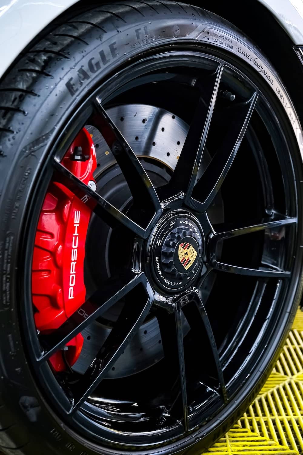 ล้อแม็กขนาด 20 และ 21 นิ้ว แบบ Porsche Center Lock