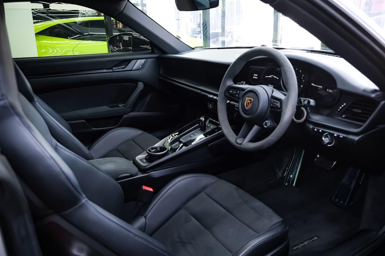 บรรยากาศภายในของ Porsche 911 Carrera GTS 992
