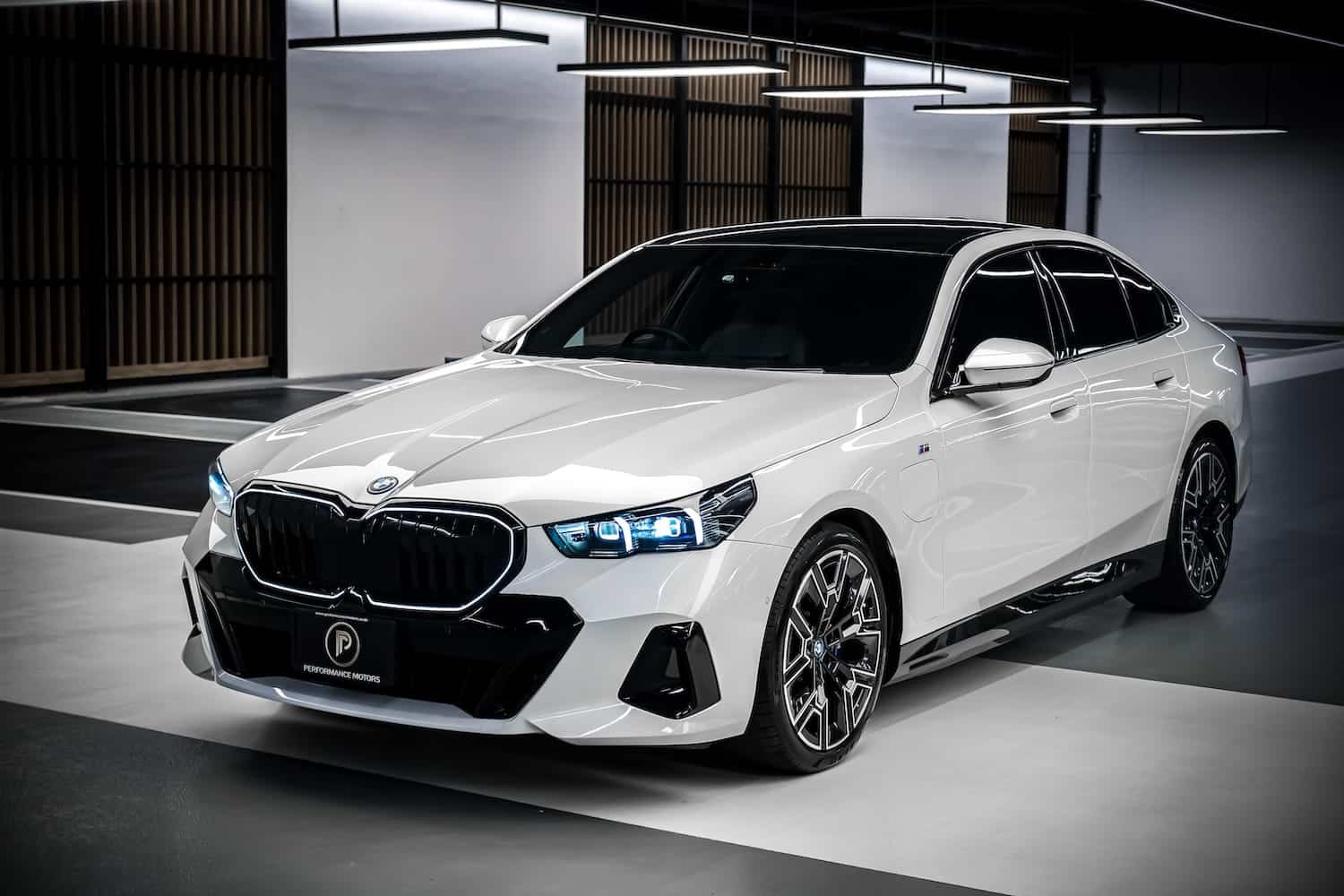ด้านหน้าของ BMW 530e M Sport Pro G60