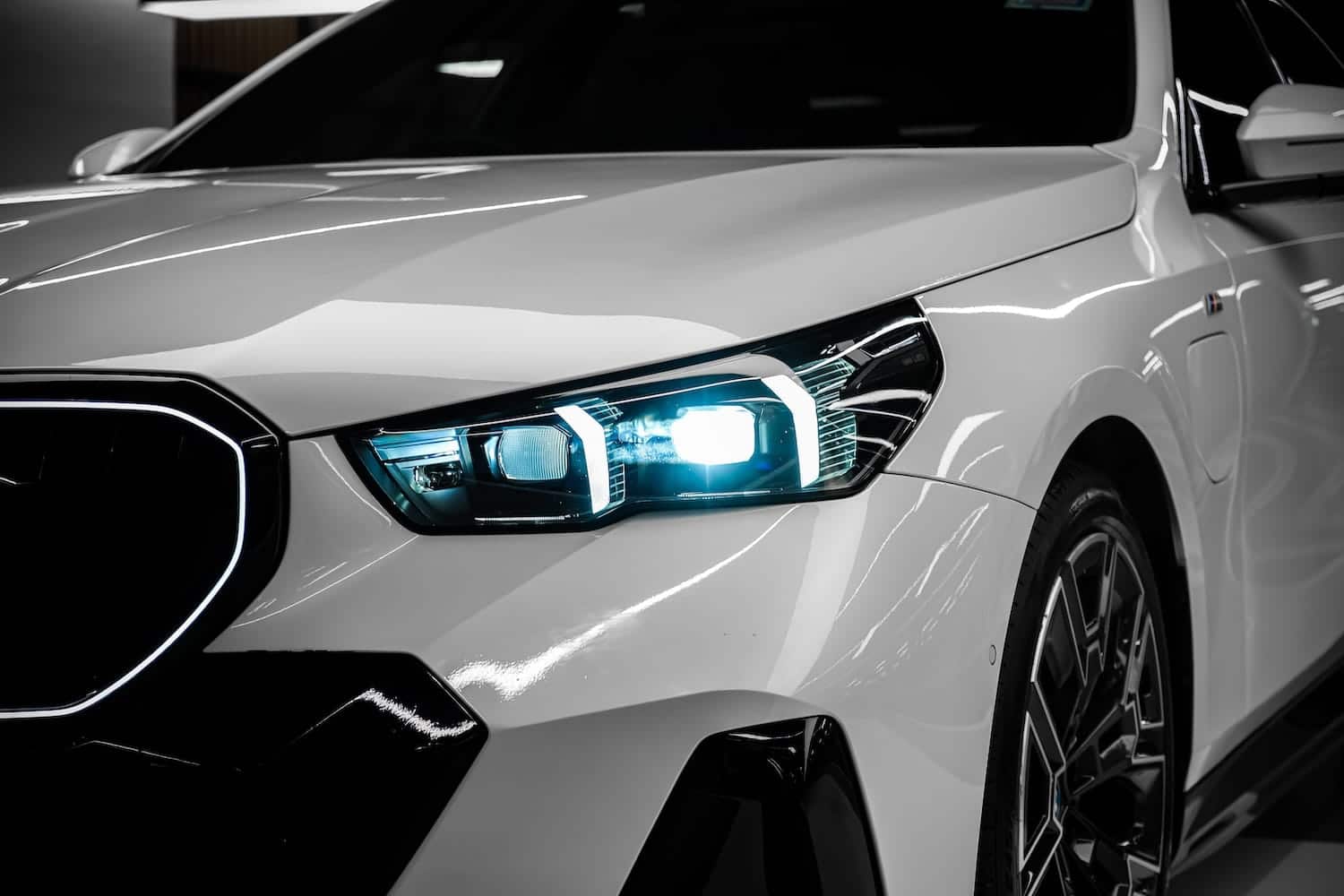 ไฟหน้า LED แบบใหม่ของ BMW
