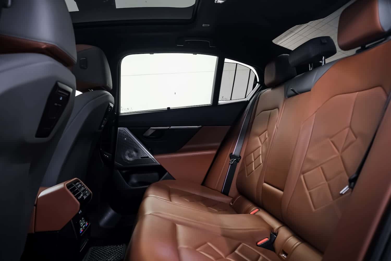 เบาะหลังของรถ BMW 530e M Sport Pro G60 รุ่นใหม่ล่าสุด
