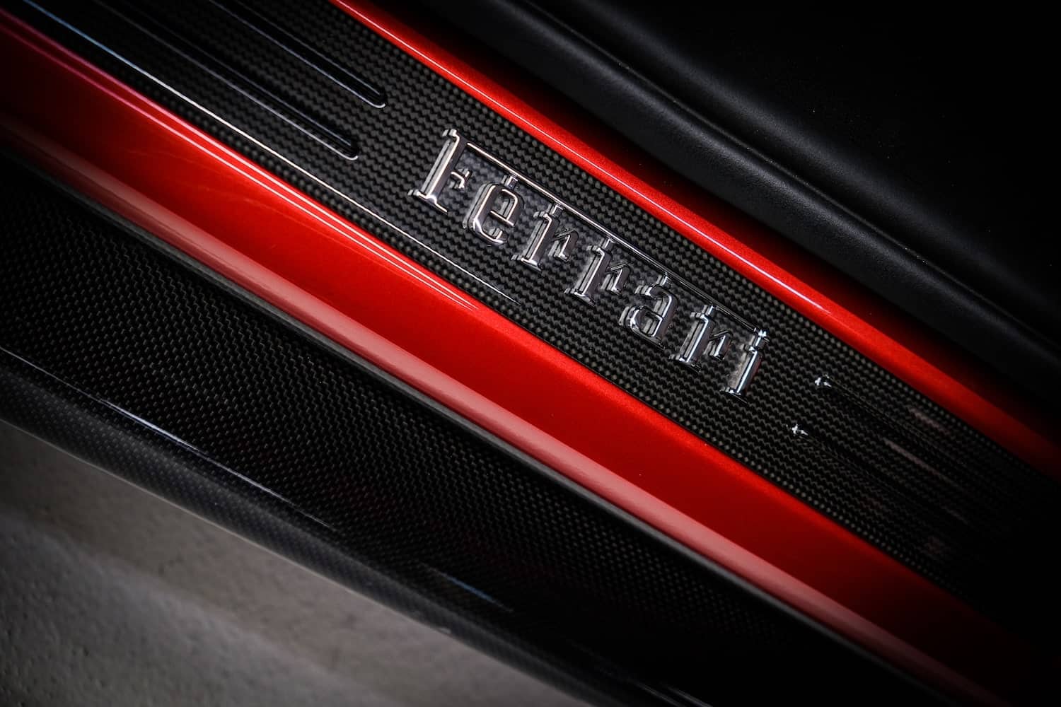 Carbon Fibre Plate ของ Ferrari 296 GTB