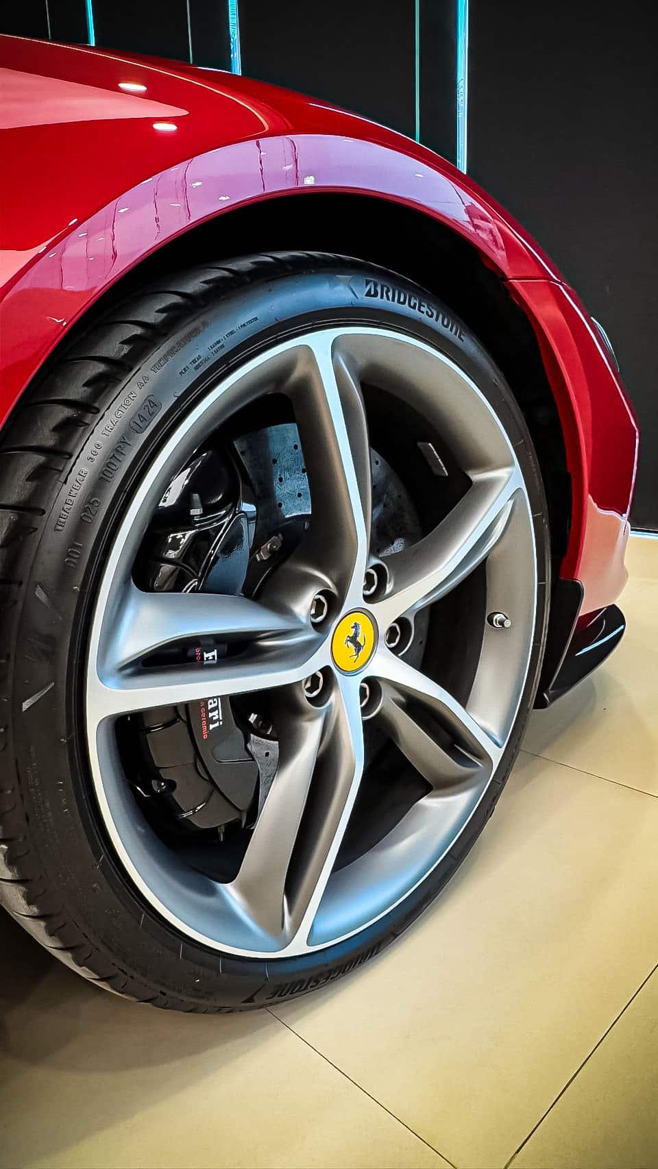 ล้อแม็ก 20 นิ้วสั่งพิเศษของ Ferrari 296 GTB