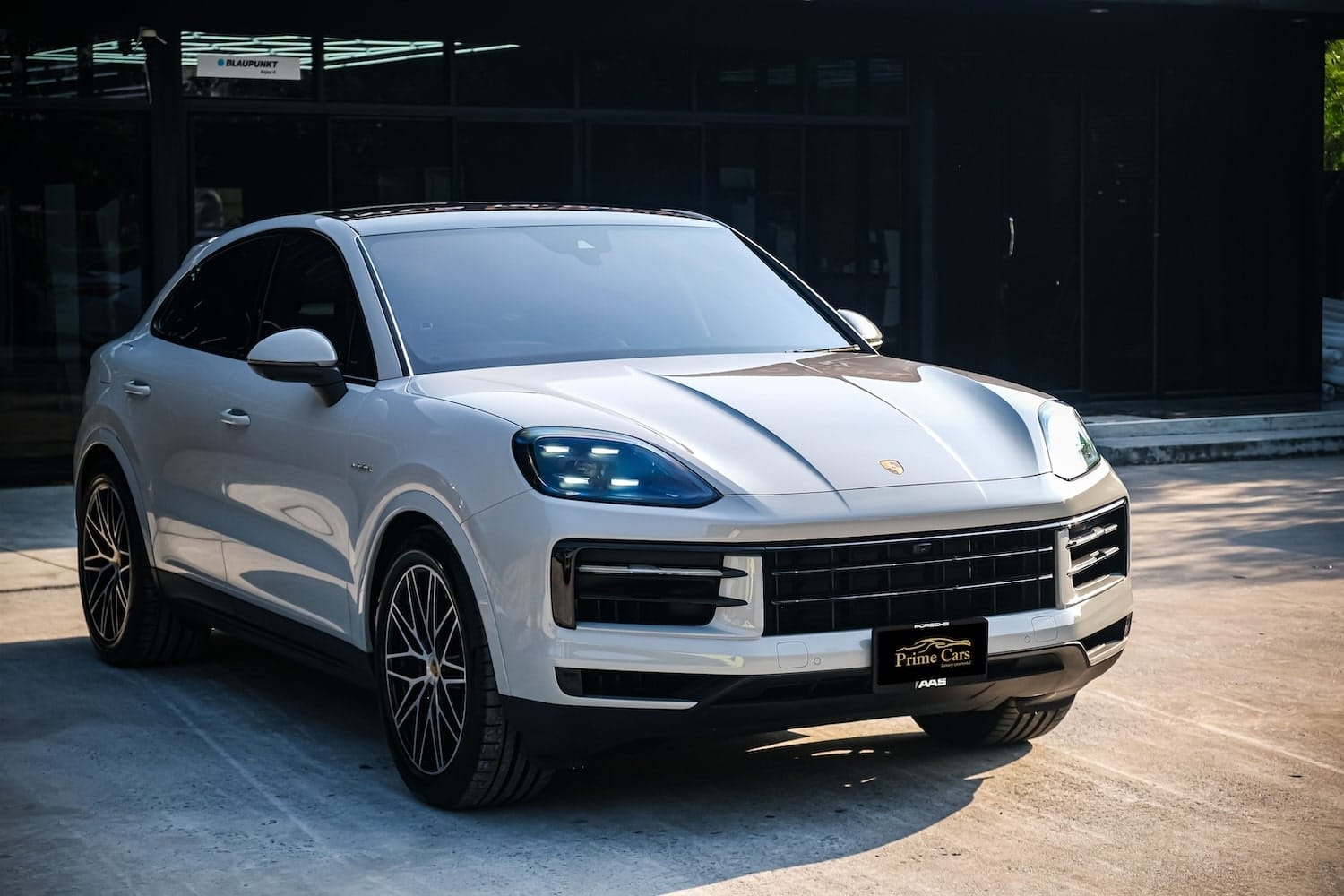 เช่ารถ Porsche Cayenne Coupe 2025