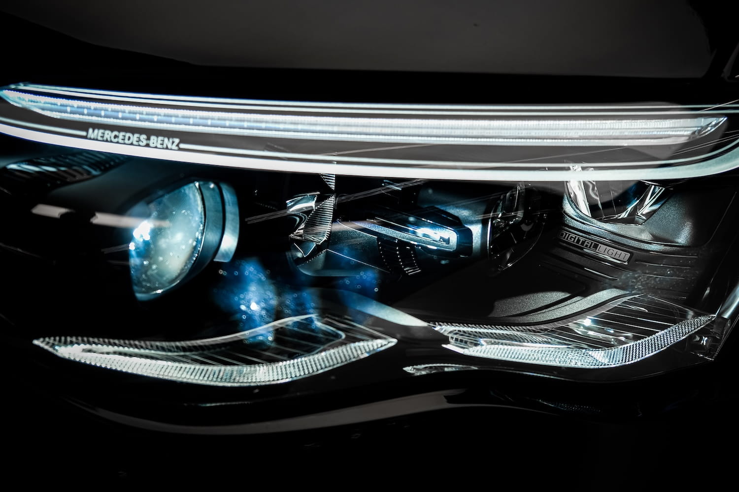 ไฟหน้า Digital Light ของ E Class รุ่นใหม่