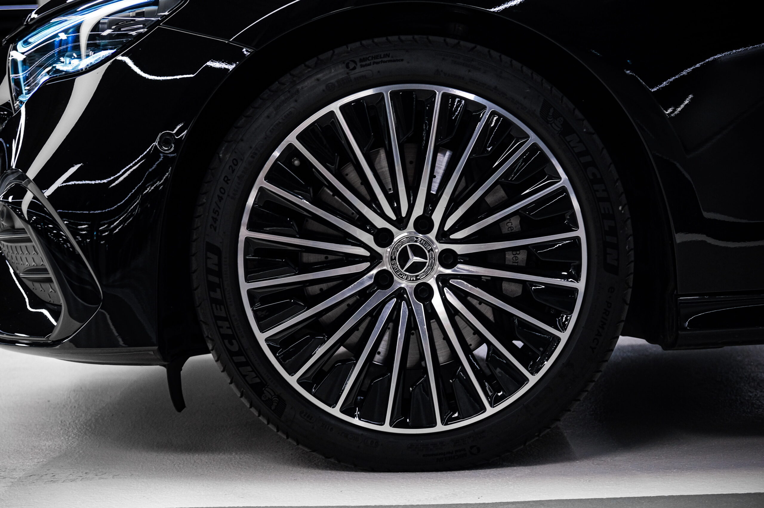 ล้อแม็ก 20 นิ้ว AMG ของ E350e เช่าขับเอง