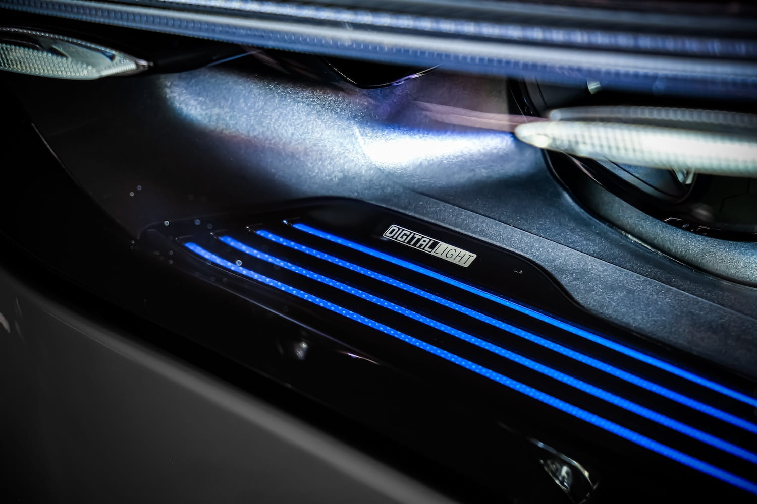 ไฟหน้า Digital Light ของ Mercedes AMG