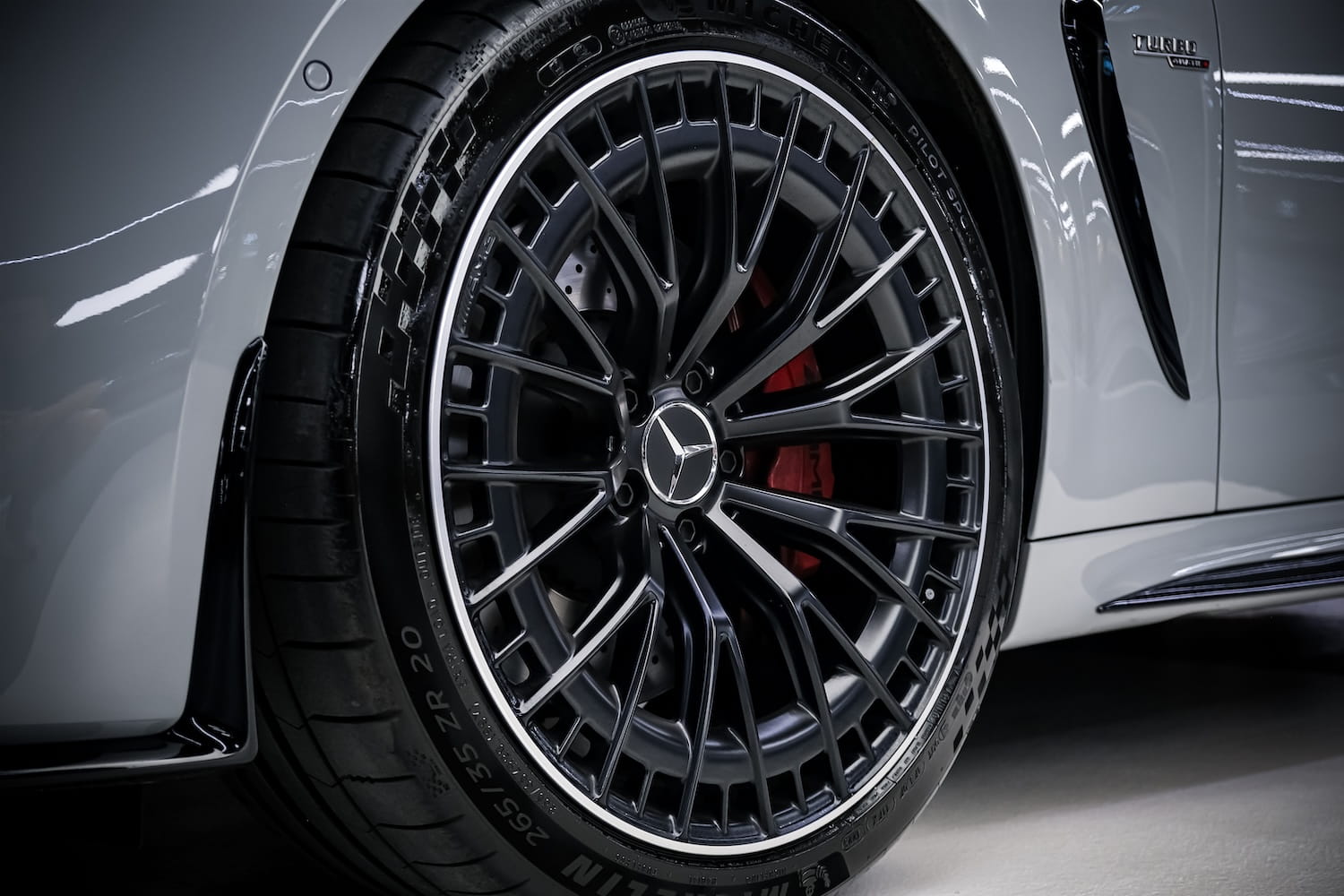 ล้อแม็กขนาด 20 นิ้วลาย AMG Sport พร้อมยาง Michelin Pilot Sport 4S