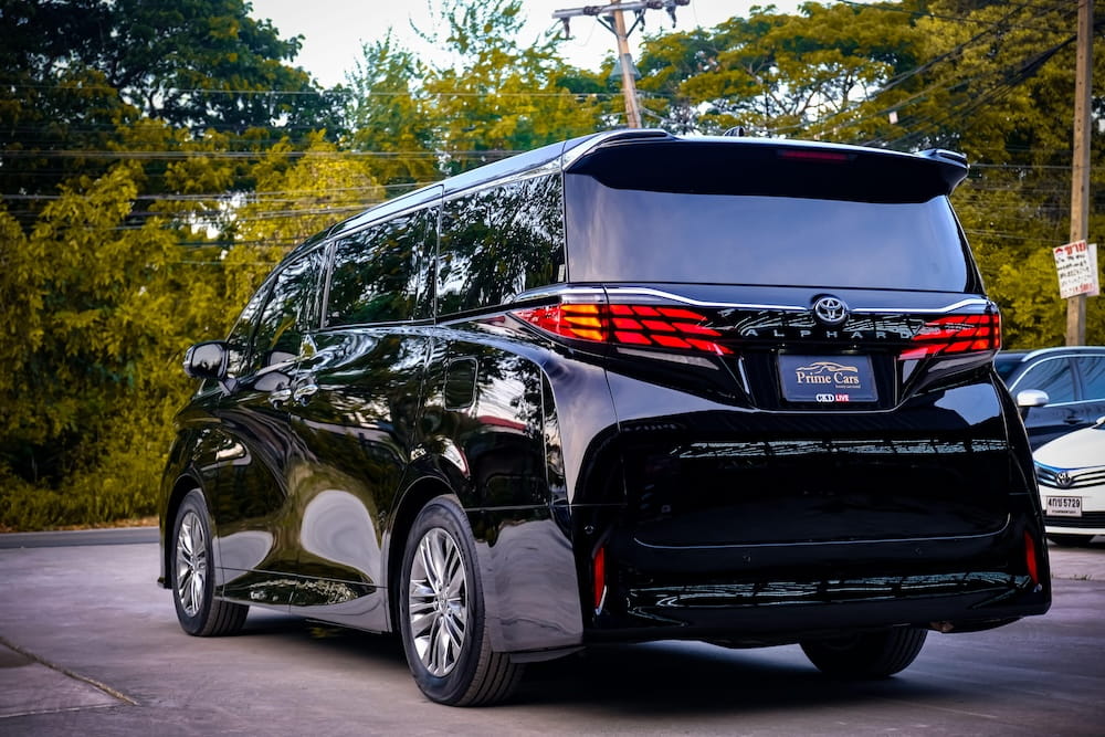 Alphard 40 Black Rental Bangkok Rear View | เช่ารถ Alphard สีดำ กรุงเทพ