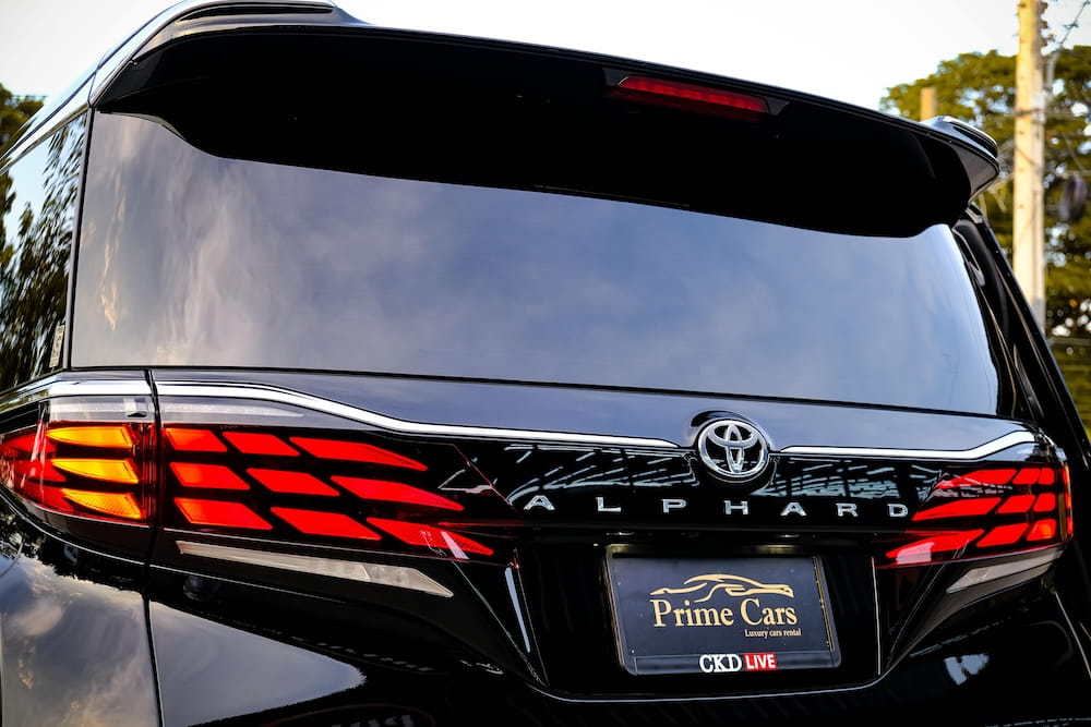 เช่ารถ Toyota Alphard 40 Black ด้านหลัง | Alphard Rental Bangkok