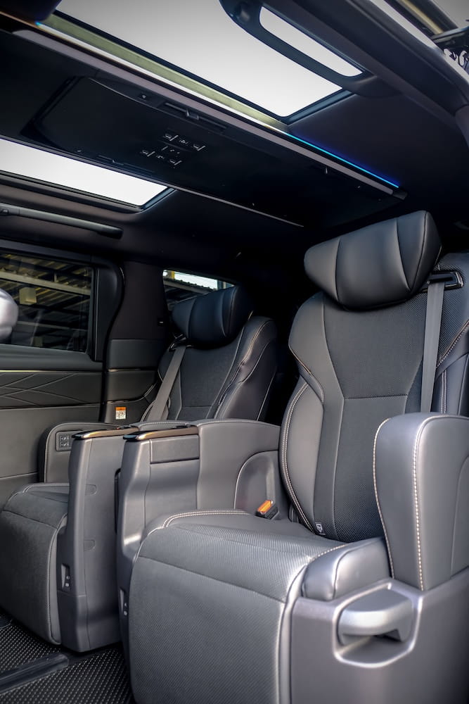 ห้องโดยสาร Toyota Alphard 40 Captain Seats VIP เช่ากรุงเทพ | Alphard Black Interior