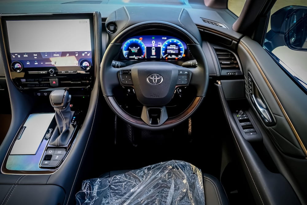 เช่ารถ Alphard หรู ห้องโดยสาร VIP กรุงเทพ | Toyota Alphard Black Interior