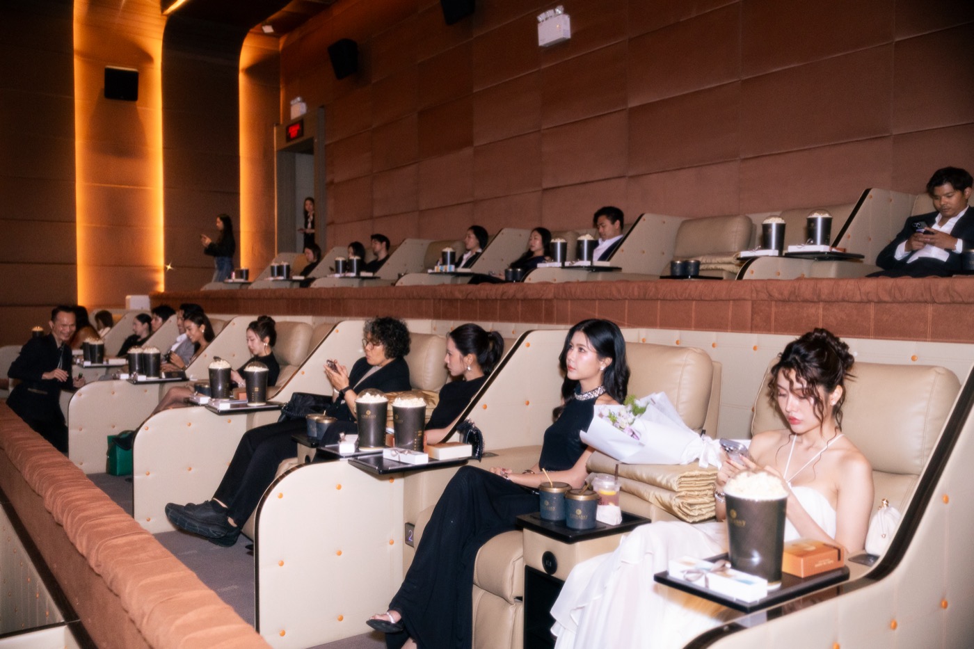 แขกผู้มีเกียรติชม The Mandalorian and Grogu บน Cocoon Seat Embassy Diplomat Screens งาน Trip.com x Prime Cars Rental เช่าซุปเปอร์คาร์