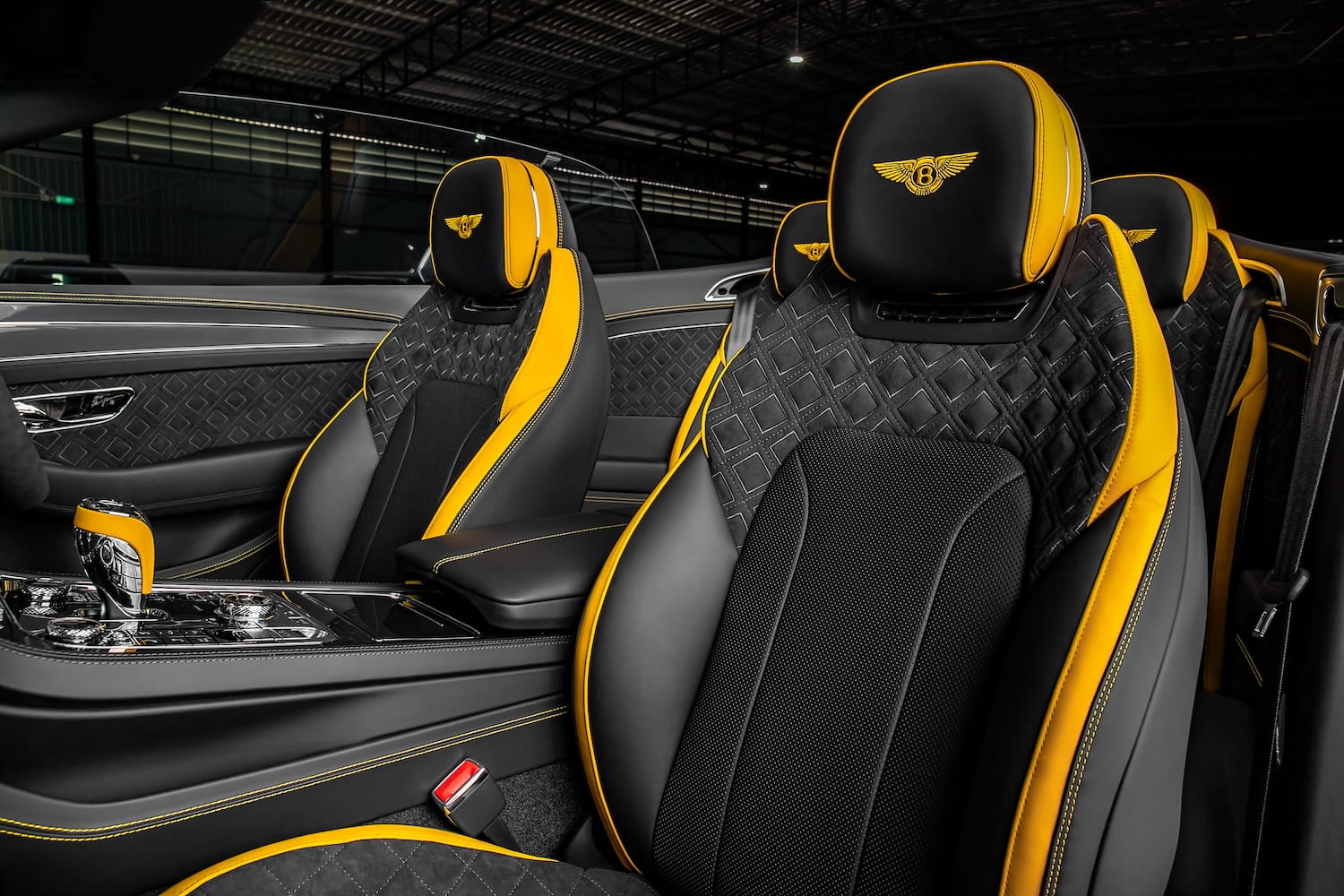 เบาะหนัง Bentley Continental GT Convertible V8 2025 — Quilted Diamond