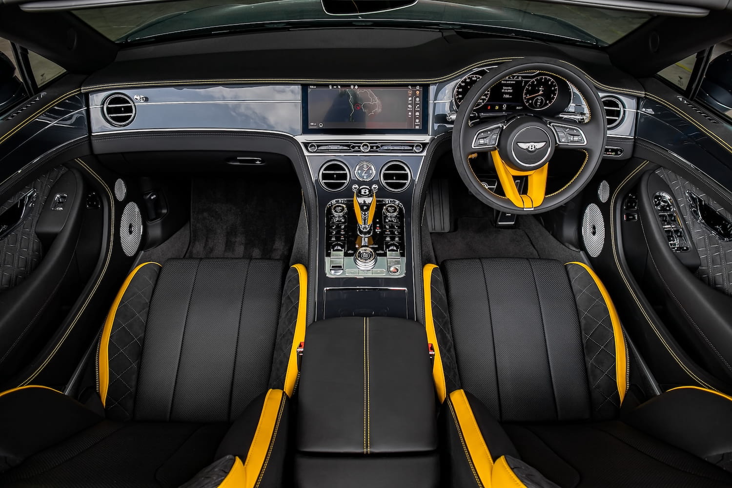 ภายใน Bentley Continental GT Convertible V8 2025 มุมกว้าง