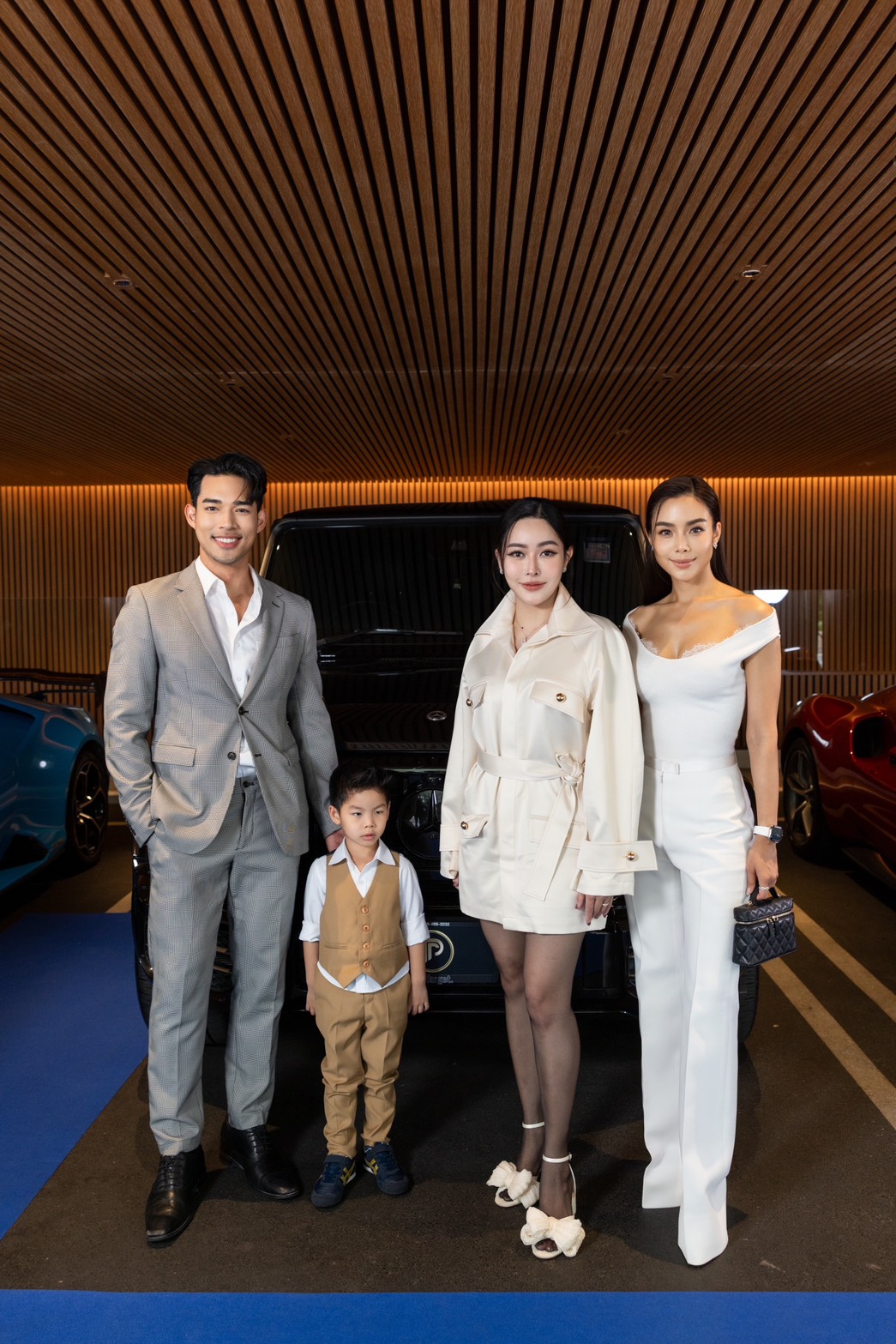 ภิญญดา กิจวณิชกุล Co-Founder Chairman Primes Automotive กับแขก VIP หน้า Mercedes-AMG G63